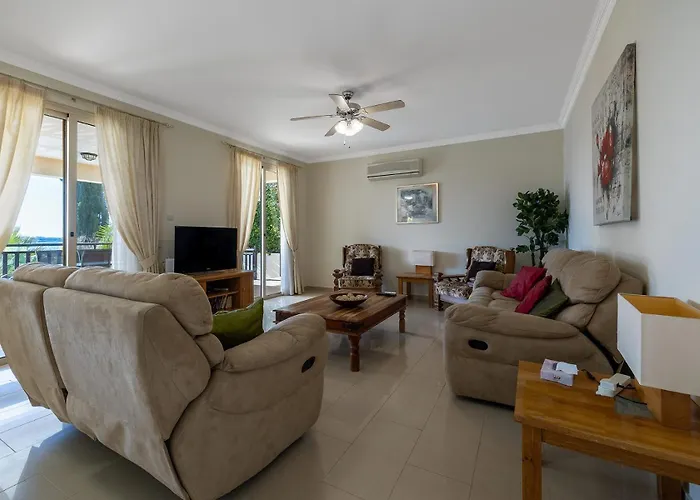 Sea View With Private Pool In Coral Bay