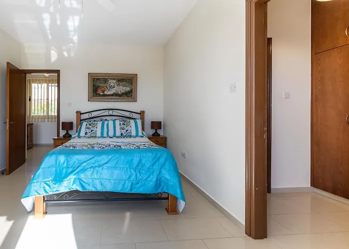 Sea View With Private Pool In Coral Bay