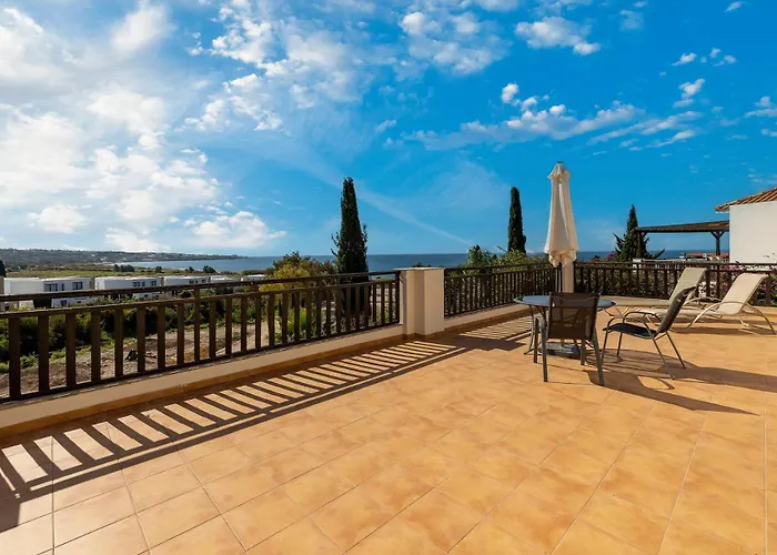 Sea View With Private Pool In Coral Bay