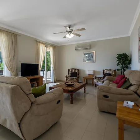 Sea View With Private Pool In Coral Bay