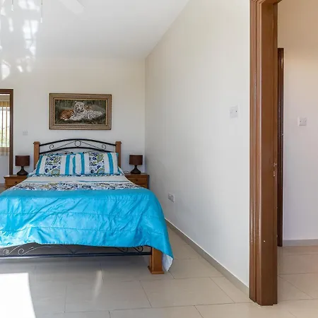 Sea View With Private Pool In Coral Bay