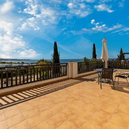 Sea View With Private Pool In Coral Bay